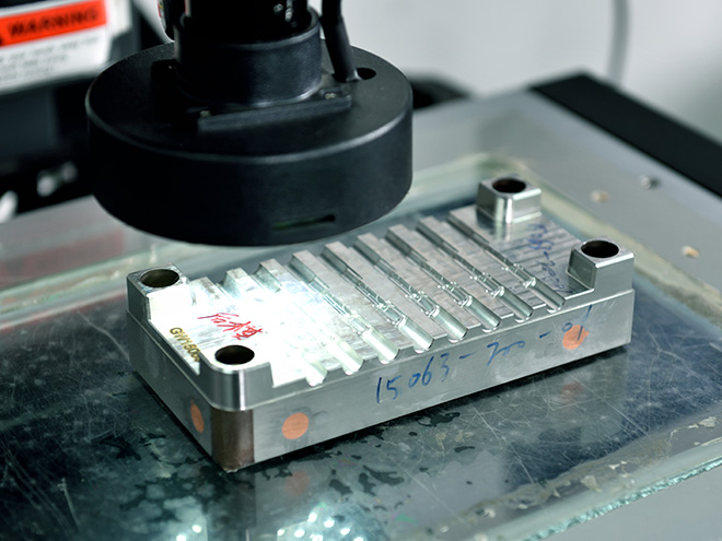 Check the mold critical component dimension with 2.5MM